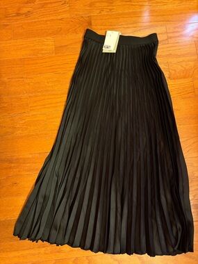 H&M Black Pleated Midi Skirt - Women Size XS
